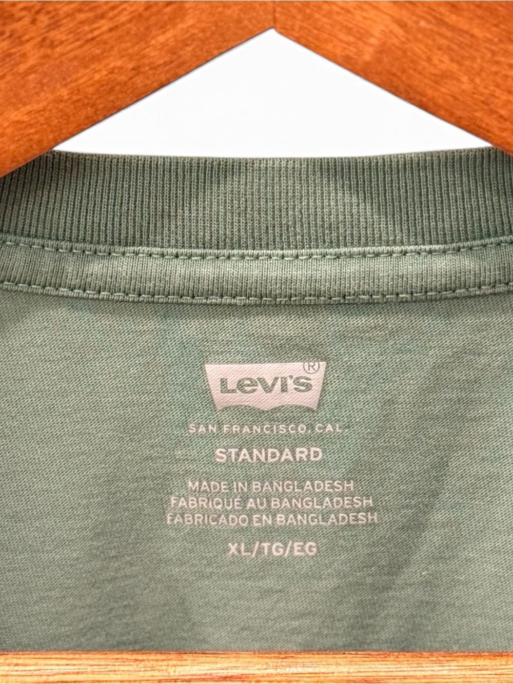 Levi’s Graphic T-Shirt Bundle | Men’s XL | 3 Shirts | Standard & Relaxed Fit - Picture 6 of 9